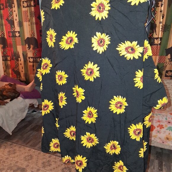 PRETTY PLUS SIZED WOMANS BLOUSE - Picture 1 of 3